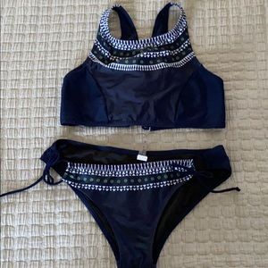 CUPSHE BATHING SUIT. NEVER BEEN WORN. SIZE MEDIUM.